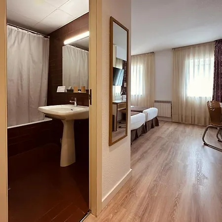 Palace 3*