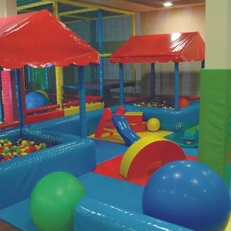 Palace 3* אנדורה לה ולה