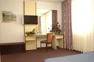 Palace 3*